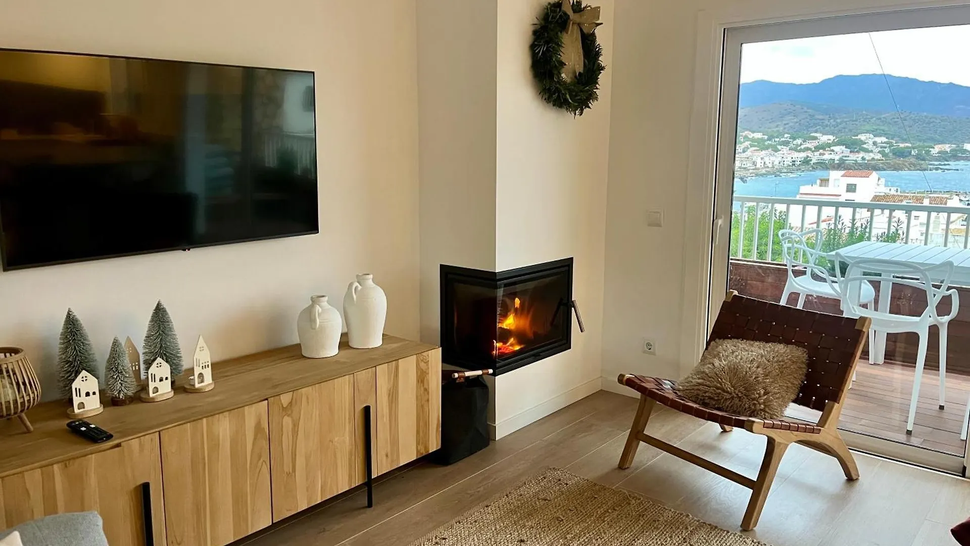 Seaport Llanca Apartment